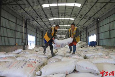 貴州福泉 “一路綠燈”搶運化肥，全力保障春耕農資供應